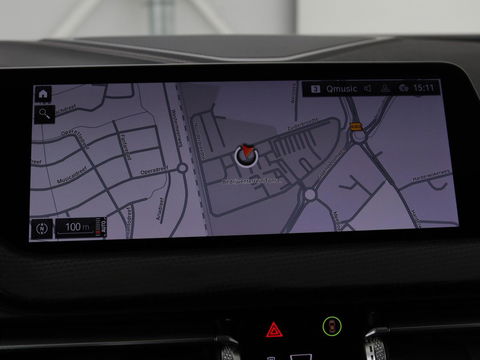 BMW 1-serie 118i Business Edition | Luxury Line | Panoramadak | Leder | Stoel & stuurverwarming | Camera | Carplay | Full LED | Live Cockpit | Navigatie | HiFi System | Parkeerhulp | Climate control