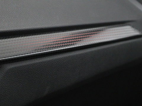 BMW 1-serie 118i Business Edition | Luxury Line | Panoramadak | Leder | Stoel & stuurverwarming | Camera | Carplay | Full LED | Live Cockpit | Navigatie | HiFi System | Parkeerhulp | Climate control
