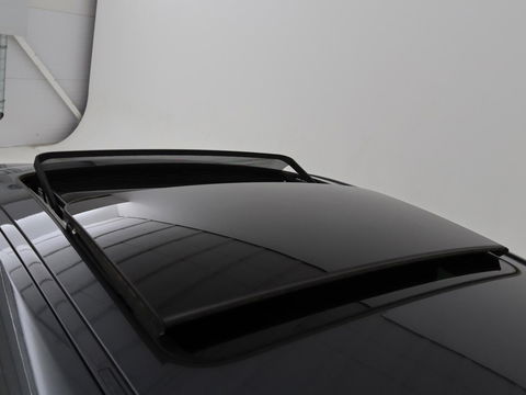BMW 1-serie 118i Business Edition | Luxury Line | Panoramadak | Leder | Stoel & stuurverwarming | Camera | Carplay | Full LED | Live Cockpit | Navigatie | HiFi System | Parkeerhulp | Climate control
