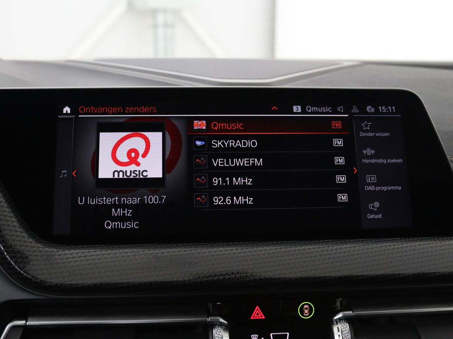 BMW 1-serie 118i Business Edition | Luxury Line | Panoramadak | Leder | Stoel & stuurverwarming | Camera | Carplay | Full LED | Live Cockpit | Navigatie | HiFi System | Parkeerhulp | Climate control