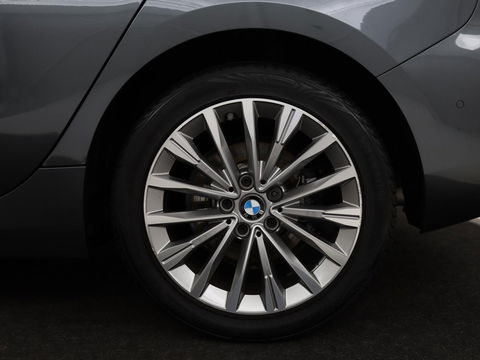 BMW 1-serie 118i Business Edition | Luxury Line | Panoramadak | Leder | Stoel & stuurverwarming | Camera | Carplay | Full LED | Live Cockpit | Navigatie | HiFi System | Parkeerhulp | Climate control