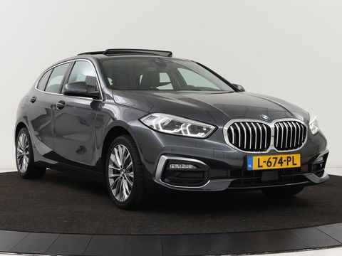 BMW 1-serie 118i Business Edition | Luxury Line | Panoramadak | Leder | Stoel & stuurverwarming | Camera | Carplay | Full LED | Live Cockpit | Navigatie | HiFi System | Parkeerhulp | Climate control