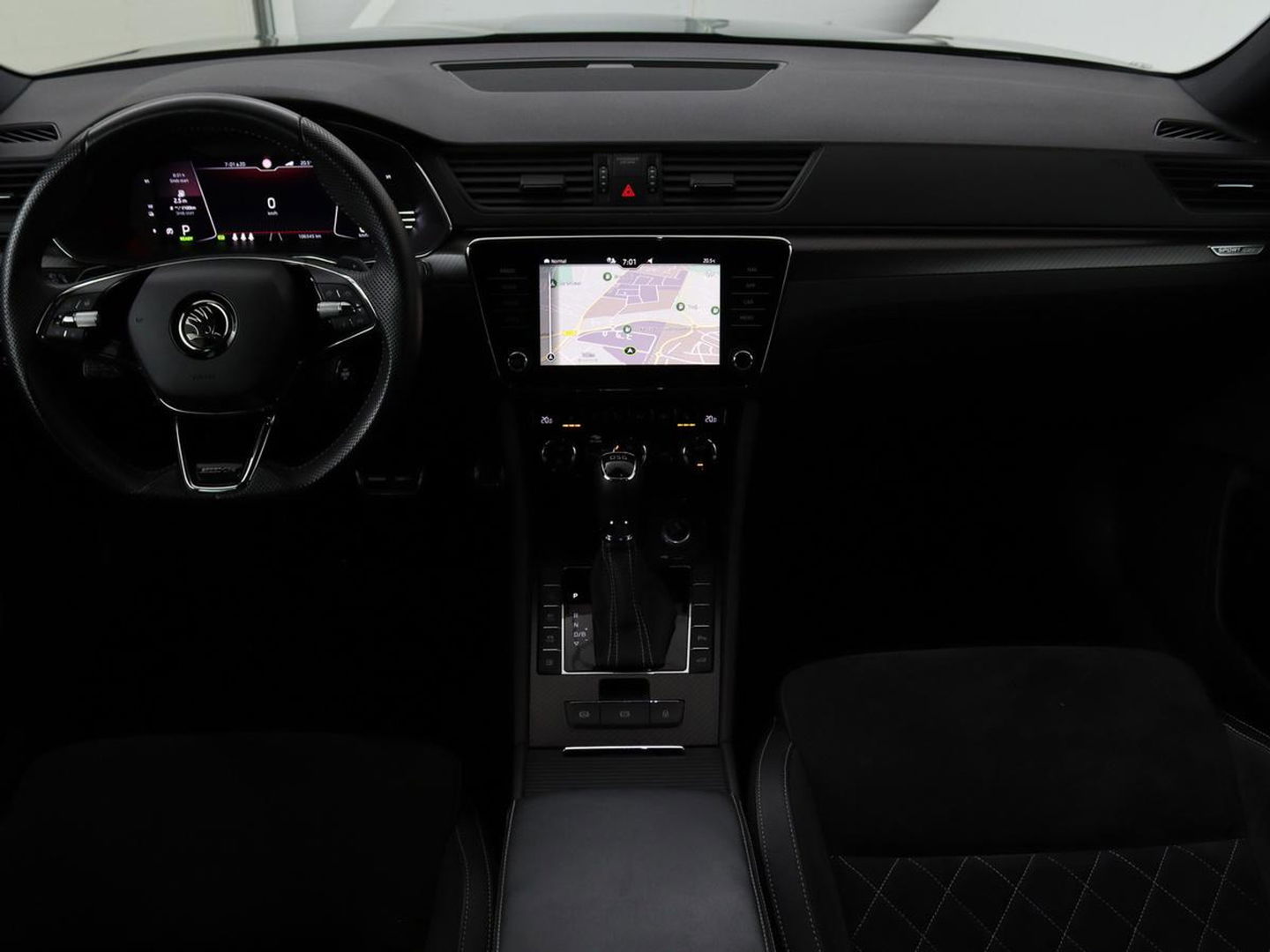 Škoda Superb 1.4 TSI iV Sportline | Leder/Alcantara | Stoel & stuurverwarming | Adaptive cruise | Matrix LED | Camera | Navigatie | Keyless | Carplay | Navigatie | Memory | Virtual Cockpit | PHEV
