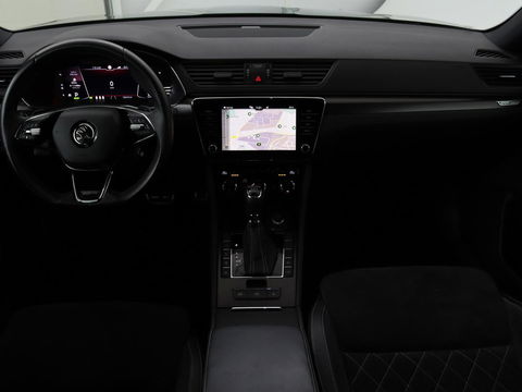 Škoda Superb 1.4 TSI iV Sportline | Leder/Alcantara | Stoel & stuurverwarming | Adaptive cruise | Matrix LED | Camera | Navigatie | Keyless | Carplay | Navigatie | Memory | Virtual Cockpit | PHEV