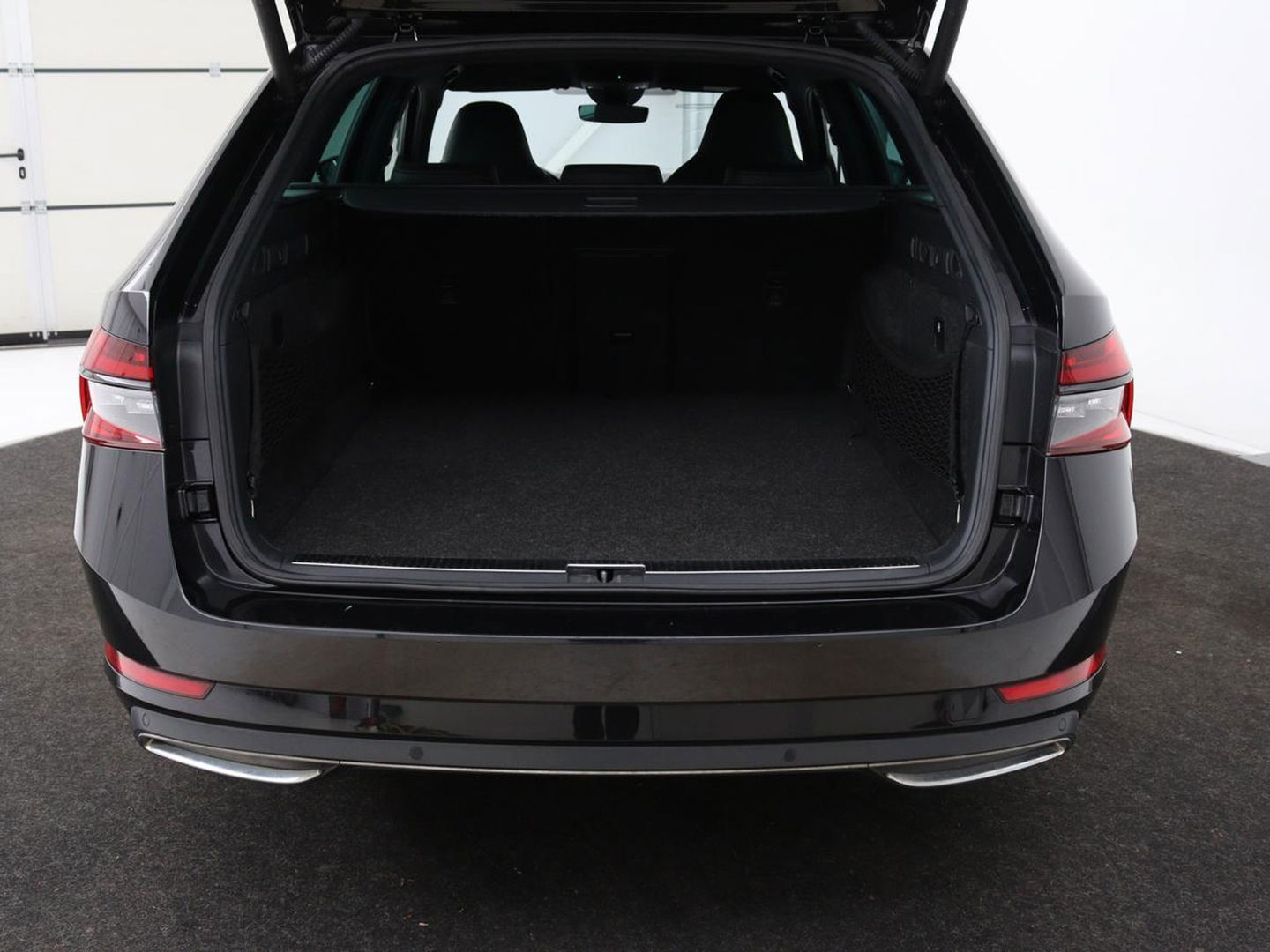Škoda Superb 1.4 TSI iV Sportline | Leder/Alcantara | Stoel & stuurverwarming | Adaptive cruise | Matrix LED | Camera | Navigatie | Keyless | Carplay | Navigatie | Memory | Virtual Cockpit | PHEV
