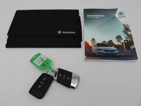 Škoda Superb 1.4 TSI iV Sportline | Leder/Alcantara | Stoel & stuurverwarming | Adaptive cruise | Matrix LED | Camera | Navigatie | Keyless | Carplay | Navigatie | Memory | Virtual Cockpit | PHEV