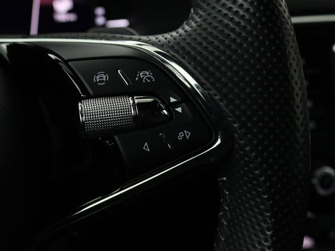 Škoda Superb 1.4 TSI iV Sportline | Leder/Alcantara | Stoel & stuurverwarming | Adaptive cruise | Matrix LED | Camera | Navigatie | Keyless | Carplay | Navigatie | Memory | Virtual Cockpit | PHEV