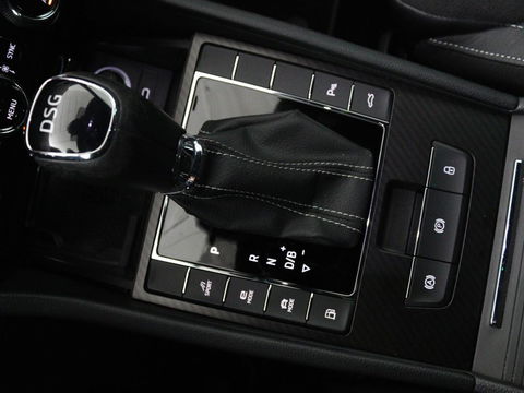 Škoda Superb 1.4 TSI iV Sportline | Leder/Alcantara | Stoel & stuurverwarming | Adaptive cruise | Matrix LED | Camera | Navigatie | Keyless | Carplay | Navigatie | Memory | Virtual Cockpit | PHEV