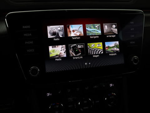 Škoda Superb 1.4 TSI iV Sportline | Leder/Alcantara | Stoel & stuurverwarming | Adaptive cruise | Matrix LED | Camera | Navigatie | Keyless | Carplay | Navigatie | Memory | Virtual Cockpit | PHEV