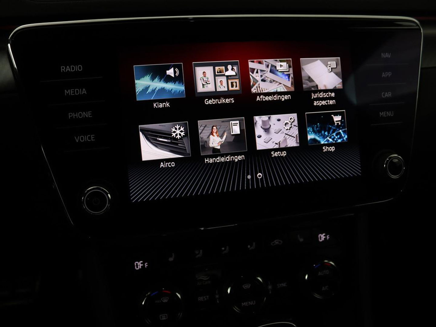 Škoda Superb 1.4 TSI iV Sportline | Leder/Alcantara | Stoel & stuurverwarming | Adaptive cruise | Matrix LED | Camera | Navigatie | Keyless | Carplay | Navigatie | Memory | Virtual Cockpit | PHEV