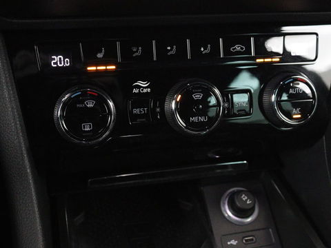Škoda Superb 1.4 TSI iV Sportline | Leder/Alcantara | Stoel & stuurverwarming | Adaptive cruise | Matrix LED | Camera | Navigatie | Keyless | Carplay | Navigatie | Memory | Virtual Cockpit | PHEV