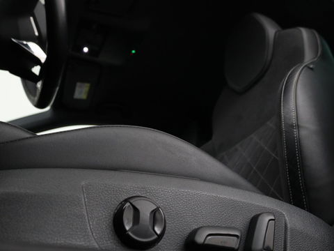 Škoda Superb 1.4 TSI iV Sportline | Leder/Alcantara | Stoel & stuurverwarming | Adaptive cruise | Matrix LED | Camera | Navigatie | Keyless | Carplay | Navigatie | Memory | Virtual Cockpit | PHEV