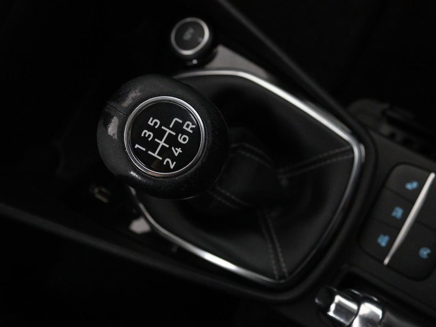 Ford Fiesta 1.0 EcoBoost Titanium | Stoel & stuurverwarming | B&O Sound | Adaptive cruise | Camera | Carplay | Park Assist | Navigatie | Climate control