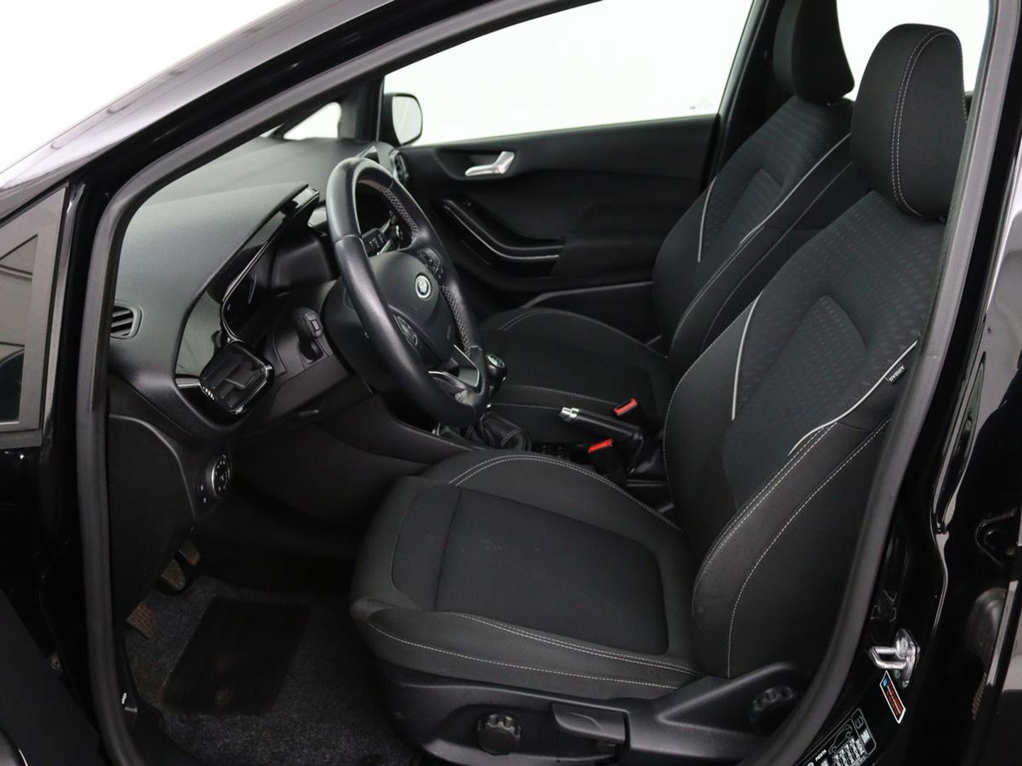 Ford Fiesta 1.0 EcoBoost Titanium | Stoel & stuurverwarming | B&O Sound | Adaptive cruise | Camera | Carplay | Park Assist | Navigatie | Climate control