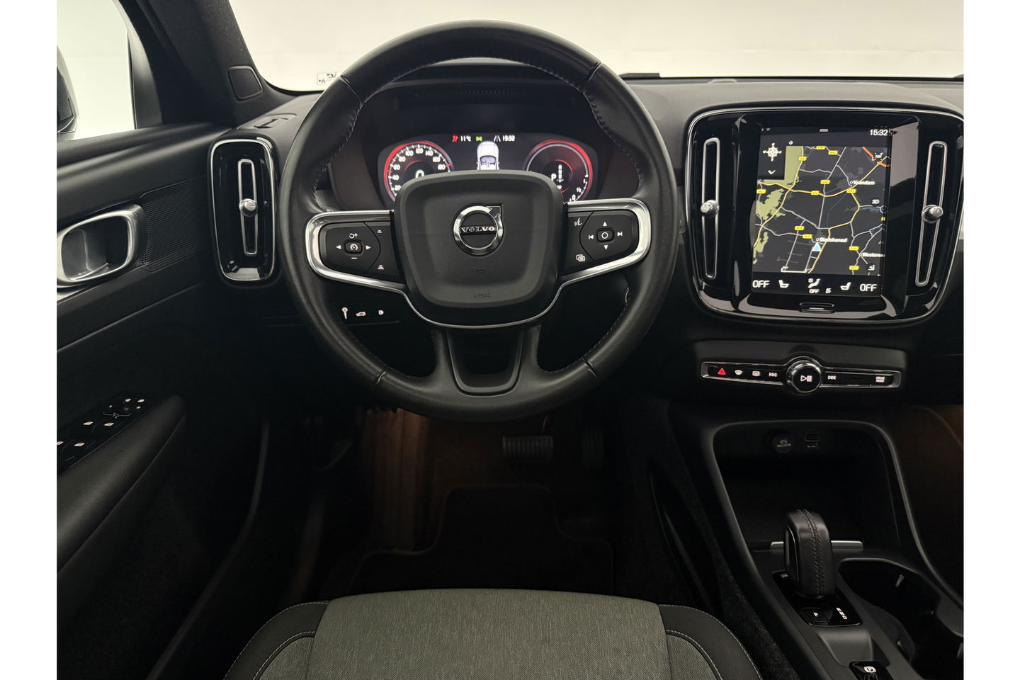 Volvo XC40 1.5 T5 Recharge Inscription Hybride 262PK Camera LED Carplay Trekhaak Pano 19"LMV Navi Virtual Clima PDC Stoel/Stuurverwarming