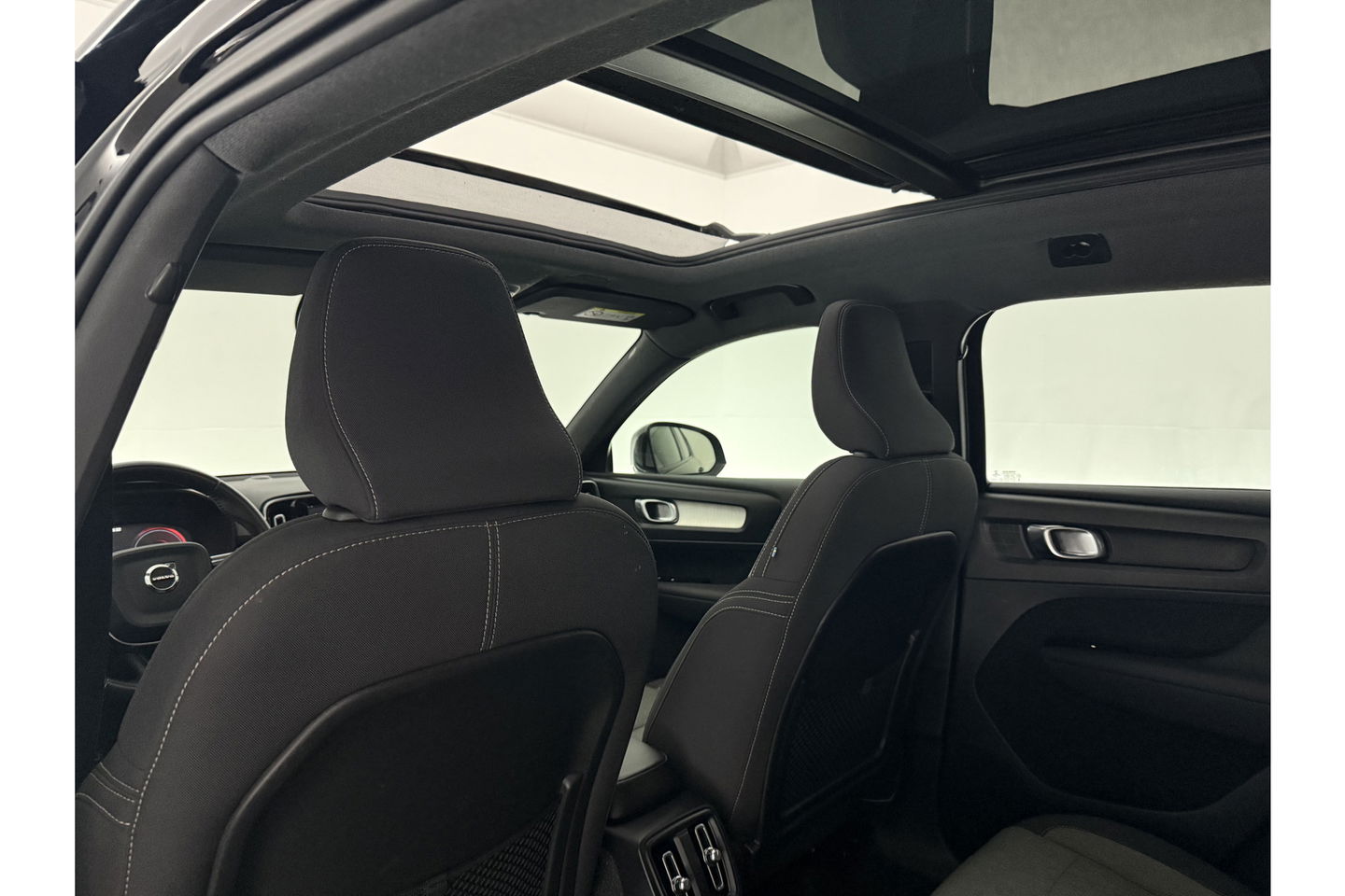 Volvo XC40 1.5 T5 Recharge Inscription Hybride 262PK Camera LED Carplay Trekhaak Pano 19"LMV Navi Virtual Clima PDC Stoel/Stuurverwarming