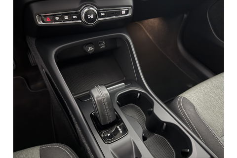Volvo XC40 1.5 T5 Recharge Inscription Hybride 262PK Camera LED Carplay Trekhaak Pano 19"LMV Navi Virtual Clima PDC Stoel/Stuurverwarming