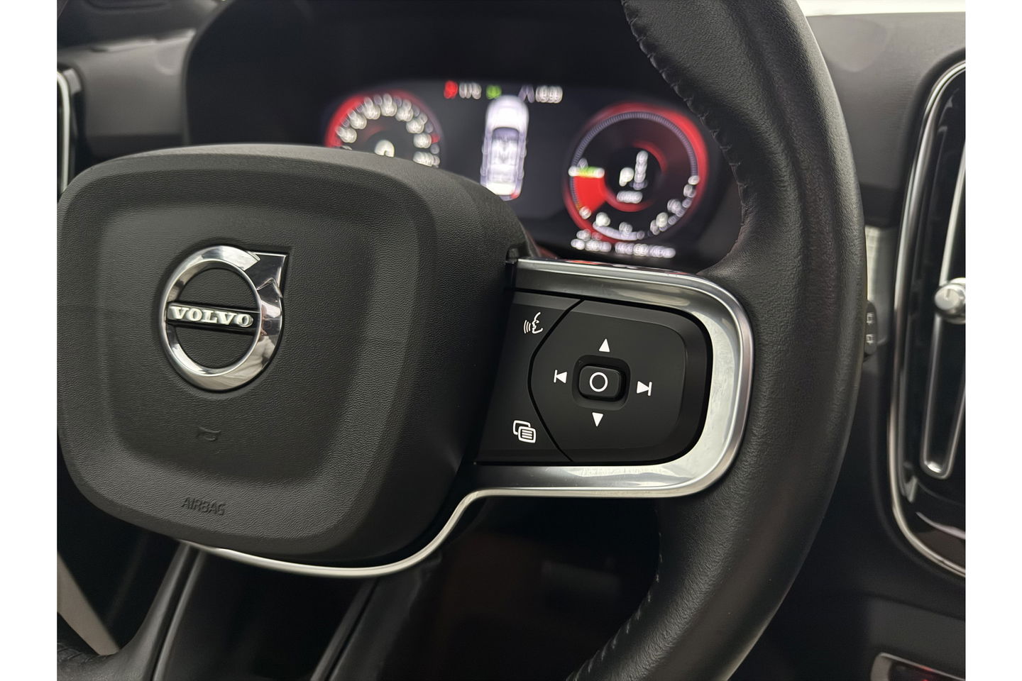 Volvo XC40 1.5 T5 Recharge Inscription Hybride 262PK Camera LED Carplay Trekhaak Pano 19"LMV Navi Virtual Clima PDC Stoel/Stuurverwarming