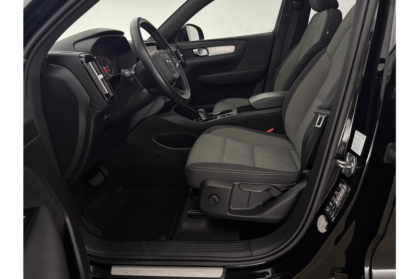 Volvo XC40 1.5 T5 Recharge Inscription Hybride 262PK Camera LED Carplay Trekhaak Pano 19"LMV Navi Virtual Clima PDC Stoel/Stuurverwarming