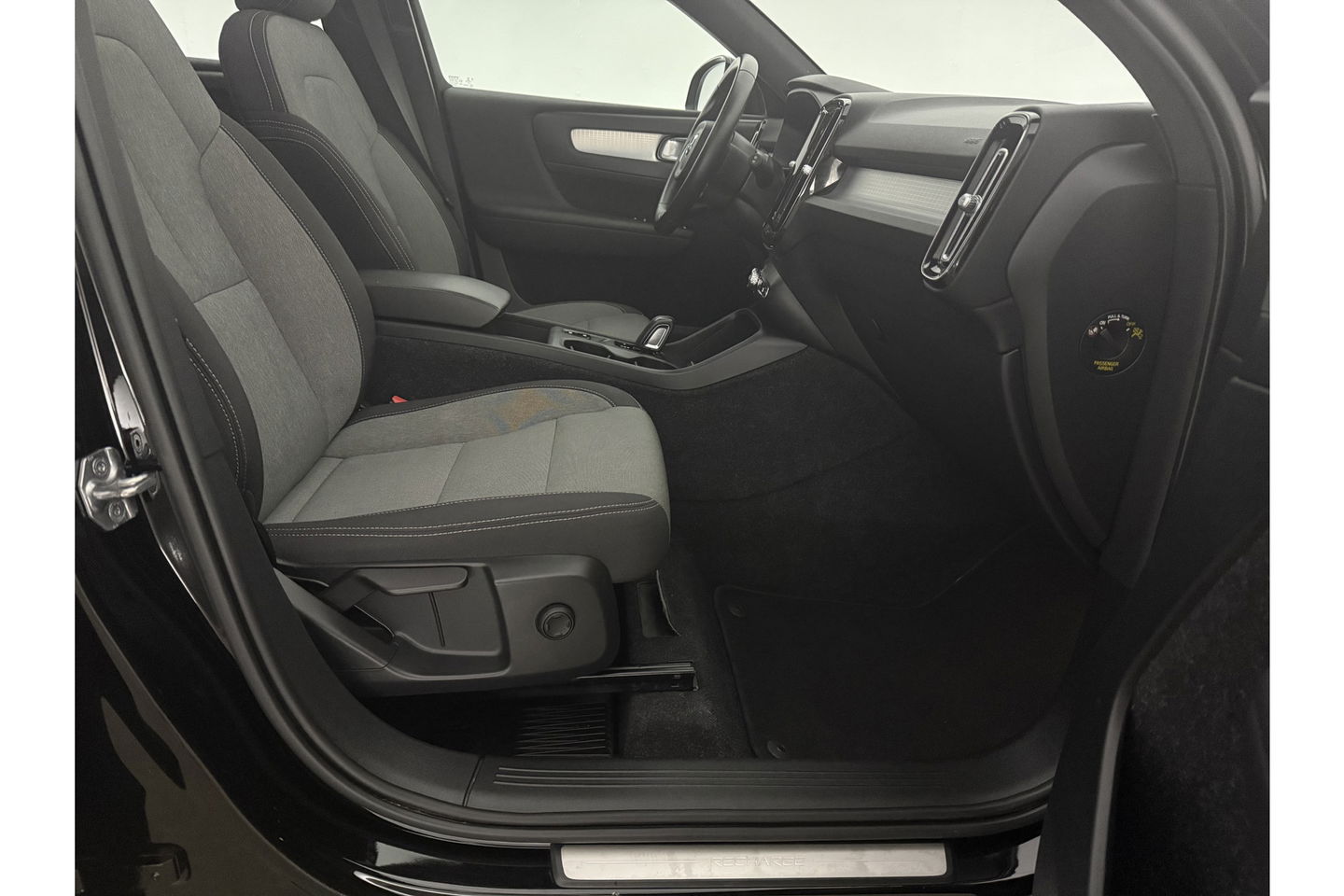 Volvo XC40 1.5 T5 Recharge Inscription Hybride 262PK Camera LED Carplay Trekhaak Pano 19"LMV Navi Virtual Clima PDC Stoel/Stuurverwarming