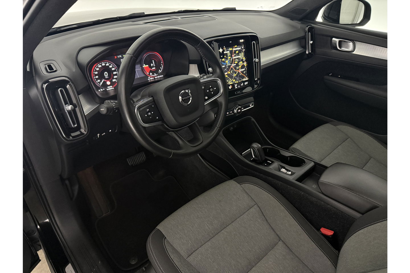 Volvo XC40 1.5 T5 Recharge Inscription Hybride 262PK Camera LED Carplay Trekhaak Pano 19"LMV Navi Virtual Clima PDC Stoel/Stuurverwarming
