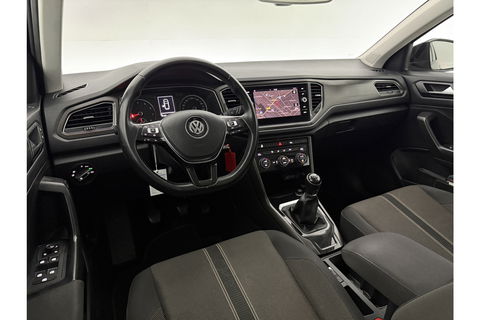 Volkswagen T-Roc TSI Style Business Camera Carplay LED Trekhaak Adaptive-Cruise Clima Navi PDC 16"LMV