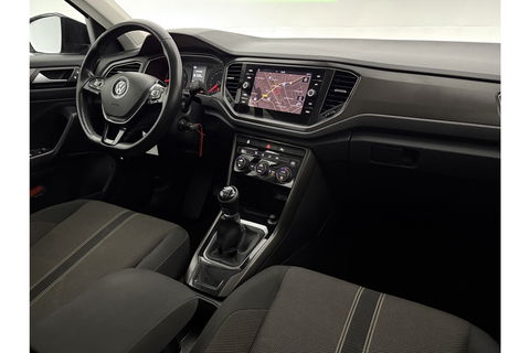 Volkswagen T-Roc TSI Style Business Camera Carplay LED Trekhaak Adaptive-Cruise Clima Navi PDC 16"LMV