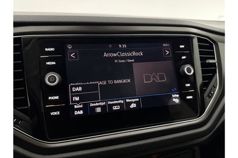 Volkswagen T-Roc TSI Style Business Camera Carplay LED Trekhaak Adaptive-Cruise Clima Navi PDC 16"LMV