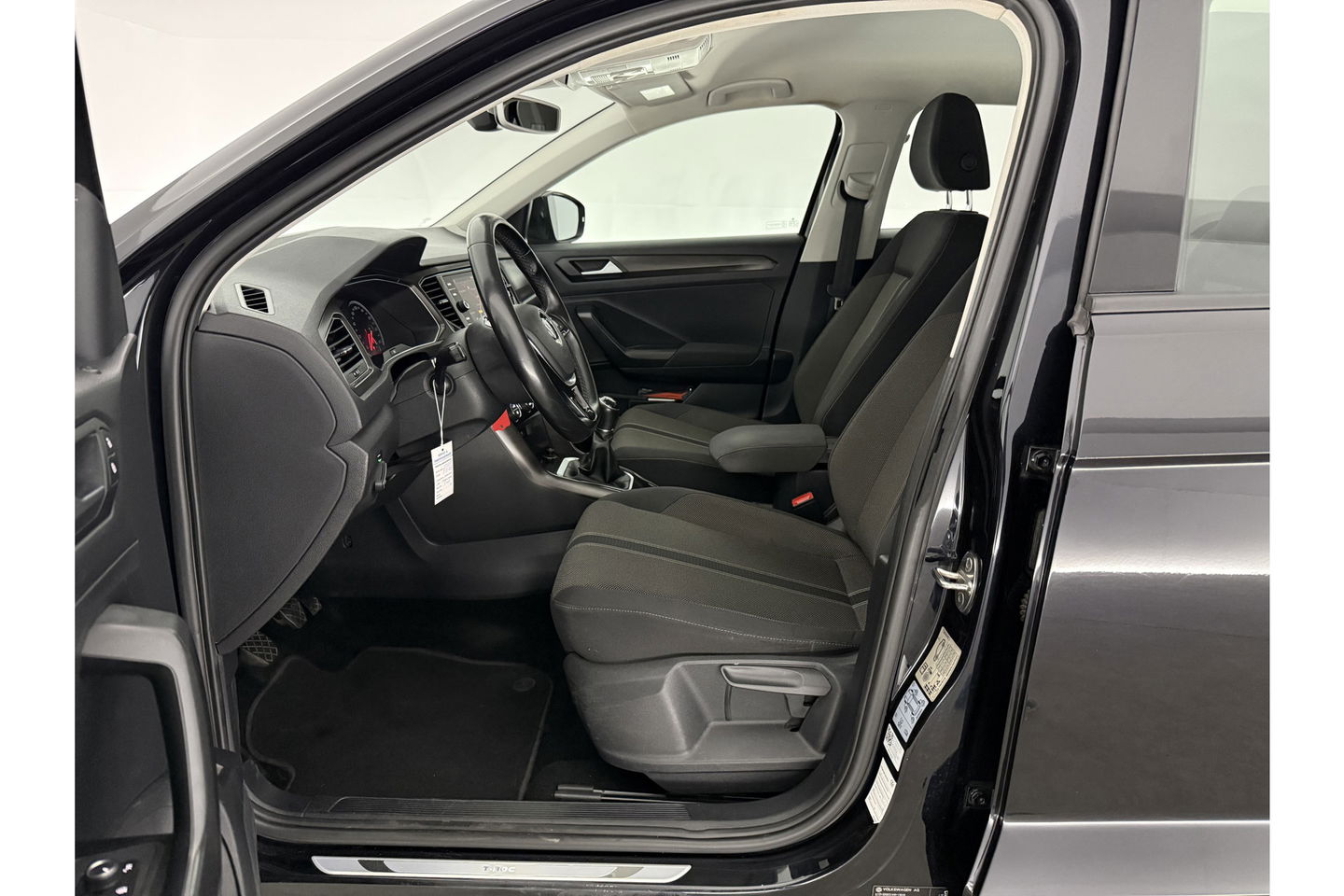 Volkswagen T-Roc TSI Style Business Camera Carplay LED Trekhaak Adaptive-Cruise Clima Navi PDC 16"LMV
