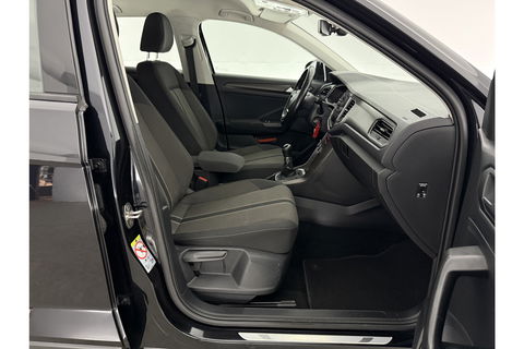 Volkswagen T-Roc TSI Style Business Camera Carplay LED Trekhaak Adaptive-Cruise Clima Navi PDC 16"LMV