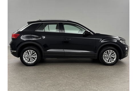 Volkswagen T-Roc TSI Style Business Camera Carplay LED Trekhaak Adaptive-Cruise Clima Navi PDC 16"LMV