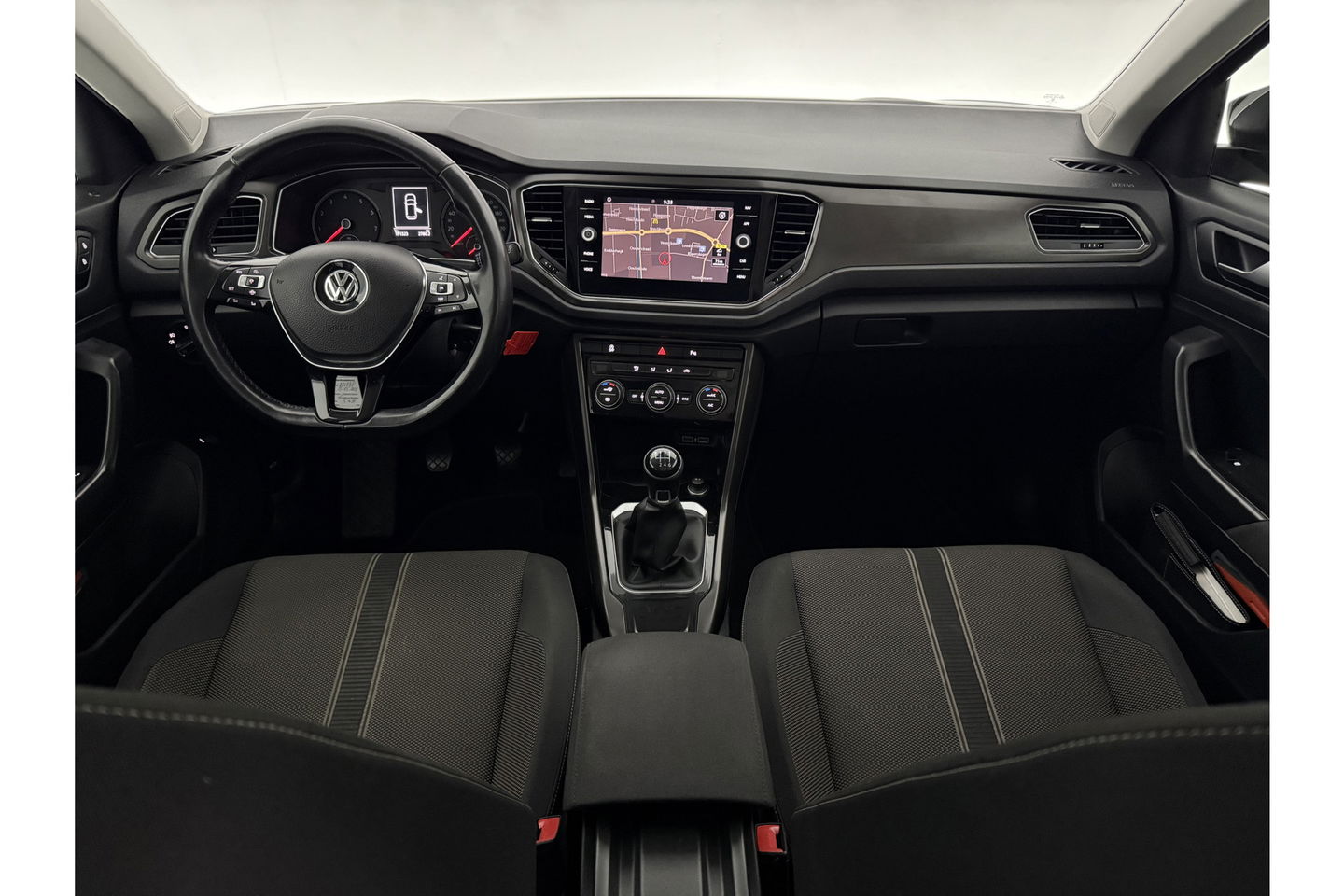 Volkswagen T-Roc TSI Style Business Camera Carplay LED Trekhaak Adaptive-Cruise Clima Navi PDC 16"LMV