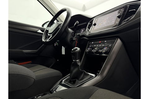 Volkswagen T-Roc TSI Style Business Camera Carplay LED Trekhaak Adaptive-Cruise Clima Navi PDC 16"LMV