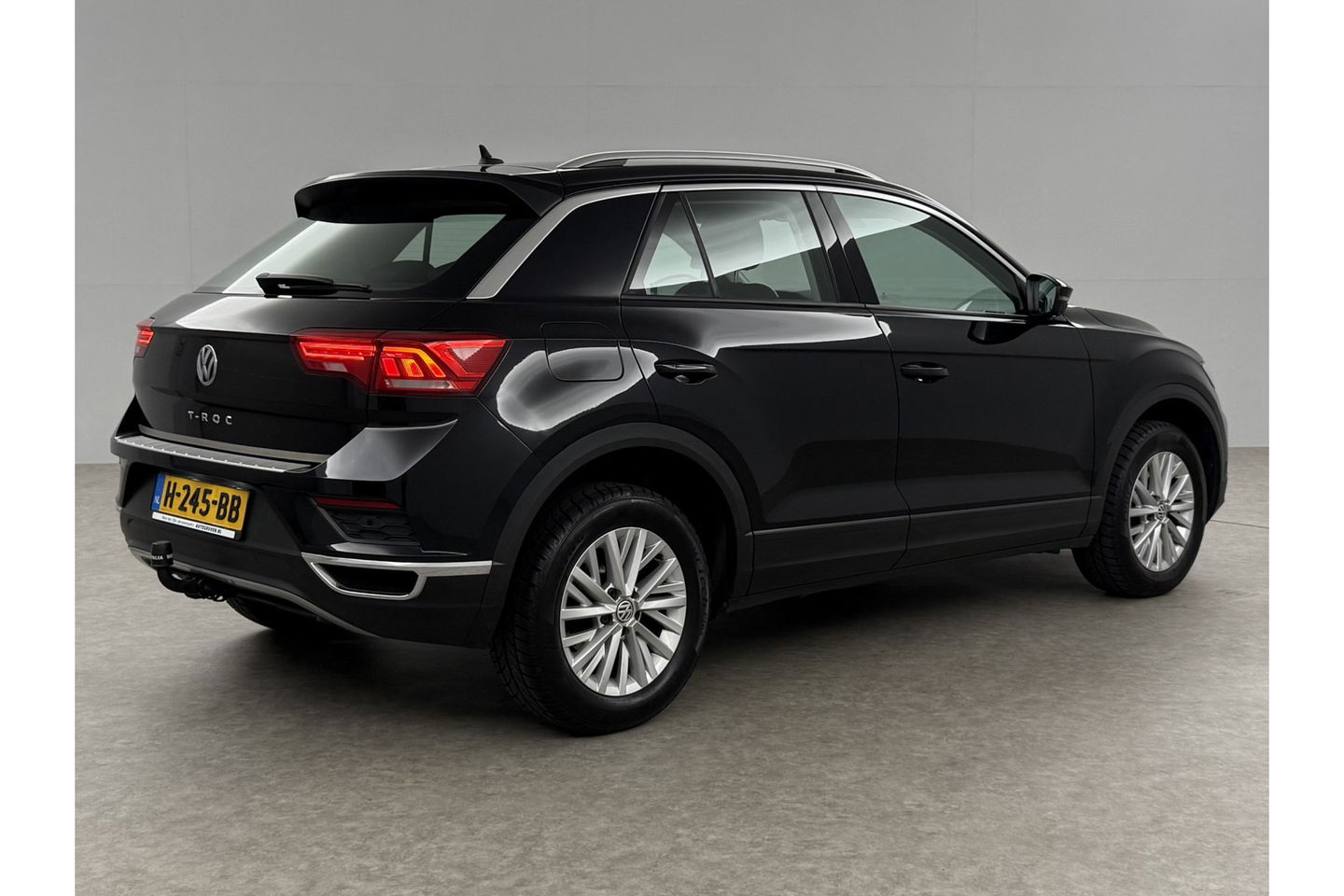 Volkswagen T-Roc TSI Style Business Camera Carplay LED Trekhaak Adaptive-Cruise Clima Navi PDC 16"LMV