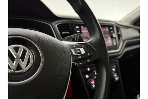 Volkswagen T-Roc TSI Style Business Camera Carplay LED Trekhaak Adaptive-Cruise Clima Navi PDC 16"LMV