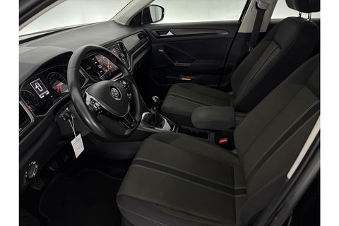 Volkswagen T-Roc TSI Style Business Camera Carplay LED Trekhaak Adaptive-Cruise Clima Navi PDC 16"LMV