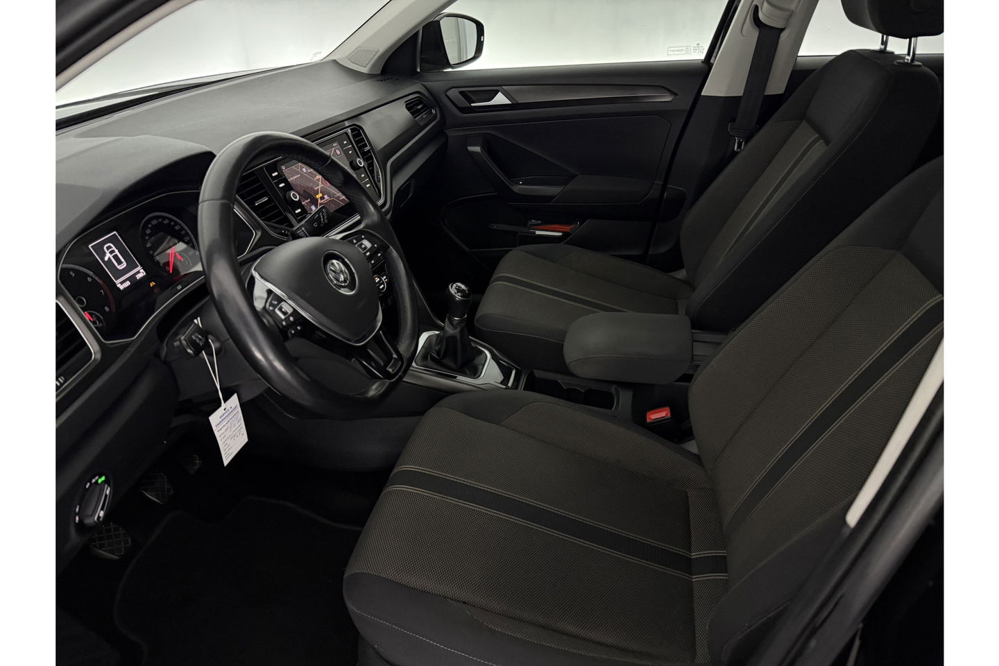 Volkswagen T-Roc TSI Style Business Camera Carplay LED Trekhaak Adaptive-Cruise Clima Navi PDC 16"LMV