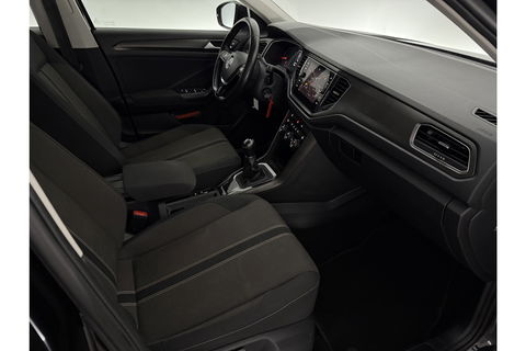 Volkswagen T-Roc TSI Style Business Camera Carplay LED Trekhaak Adaptive-Cruise Clima Navi PDC 16"LMV