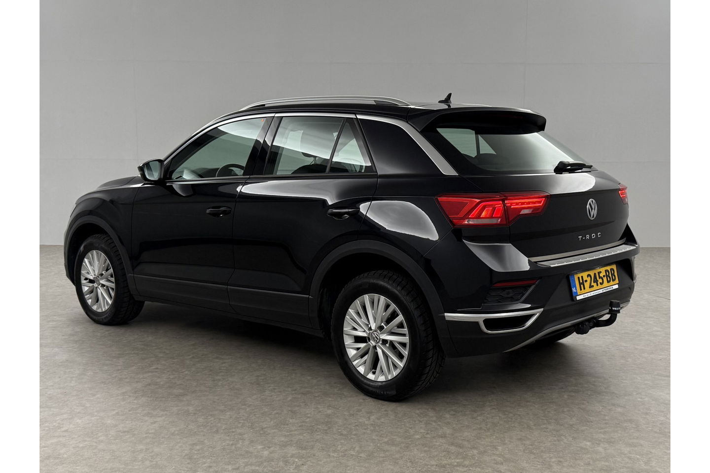Volkswagen T-Roc TSI Style Business Camera Carplay LED Trekhaak Adaptive-Cruise Clima Navi PDC 16"LMV