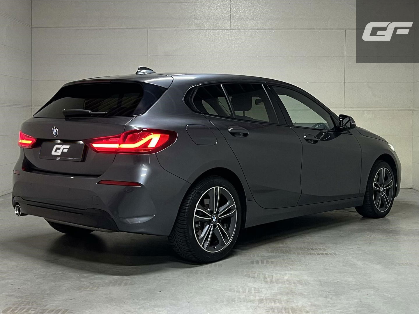 BMW 1 Serie 118i Sport Navi Cruise CarPlay Sfeerver Trek NAP