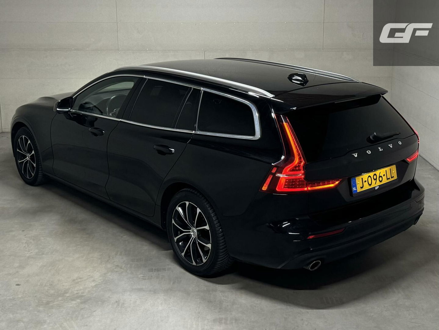 Volvo V60 2.0 B3 Business Pro Navi Autopilot Leer Trekh. NAP