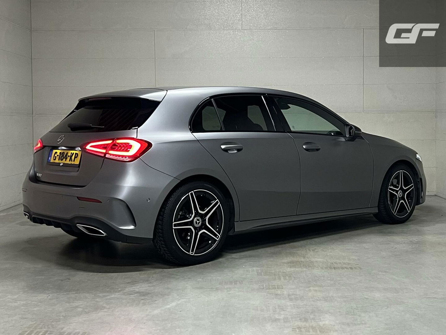 Mercedes-Benz A-Klasse 180 AMG Matgrijs Sfeerverlichting Carplay