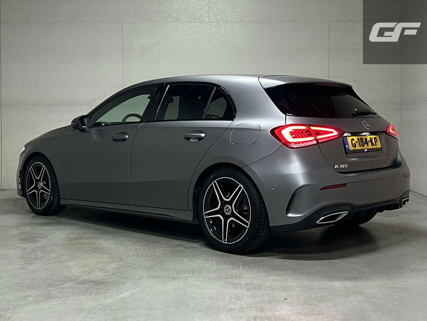 Mercedes-Benz A-Klasse 180 AMG Matgrijs Sfeerverlichting Carplay
