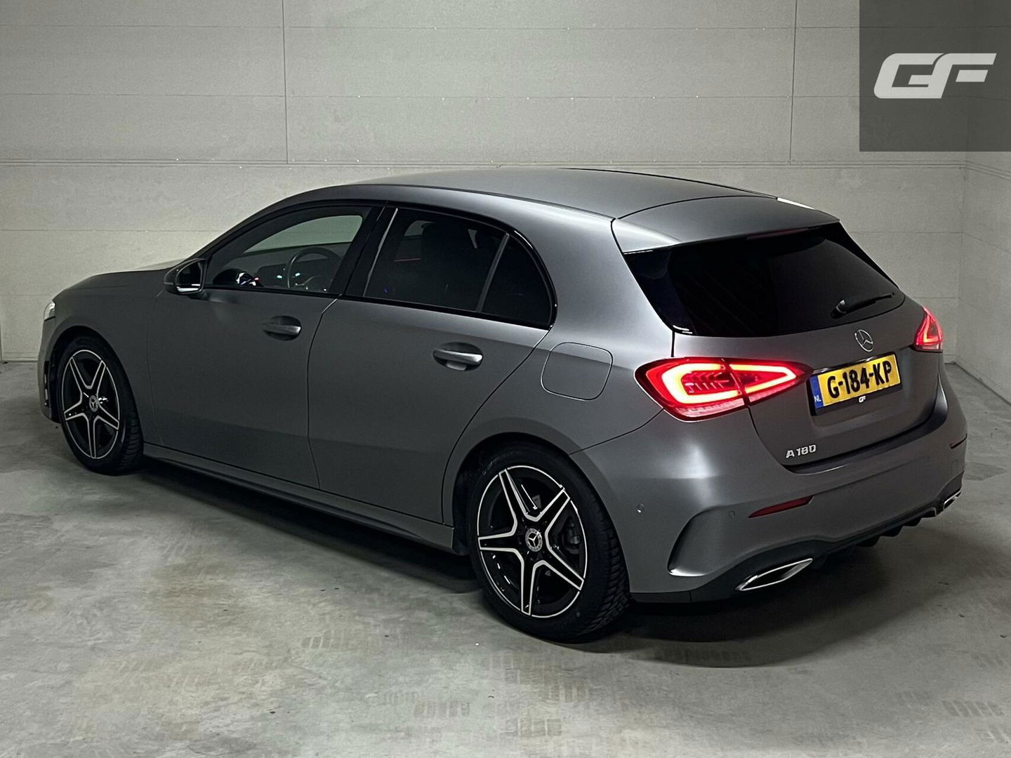 Mercedes-Benz A-Klasse 180 AMG Matgrijs Sfeerverlichting Carplay