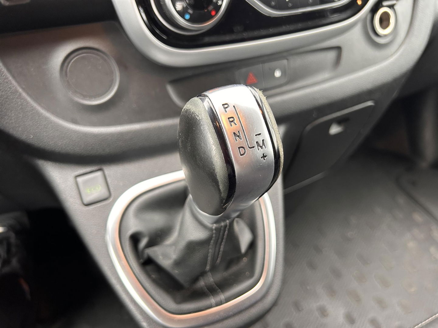 Renault Trafic 2.0 dCi 145PK L2H1 Luxe MARGE | LED | CUSTOM GELUIDSSYSTEEM | AUT | Dubbele schuifdeur