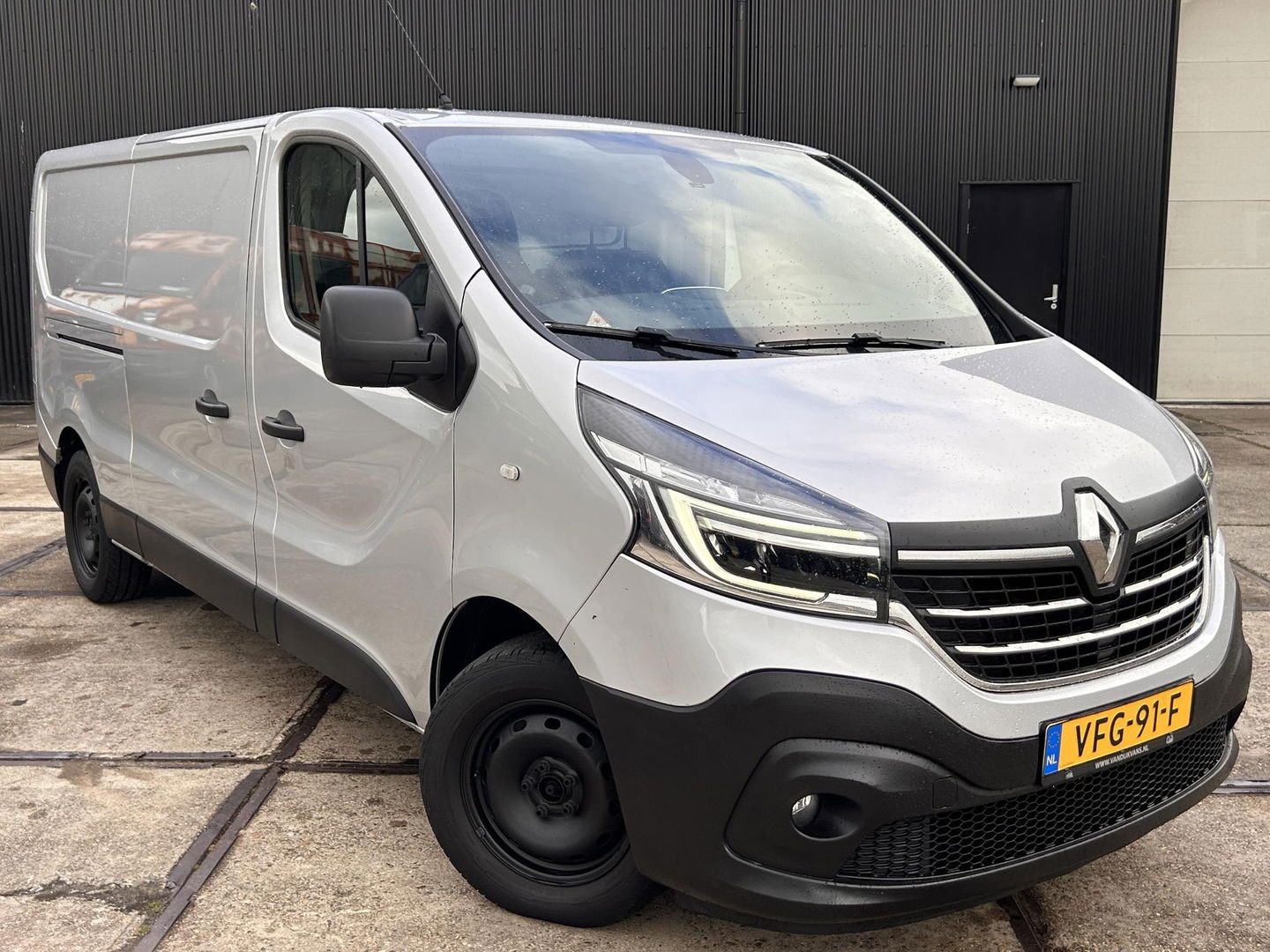 Renault Trafic 2.0 dCi 145PK L2H1 Luxe MARGE | LED | CUSTOM GELUIDSSYSTEEM | AUT | Dubbele schuifdeur