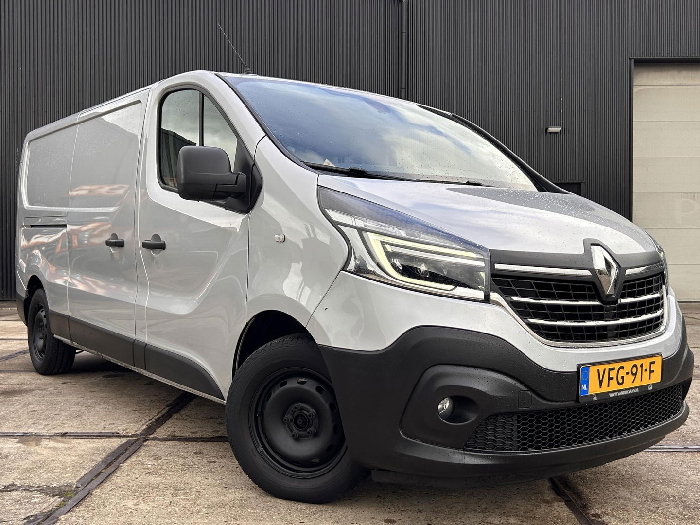 Renault Trafic 2.0 dCi 145PK L2H1 Luxe MARGE | LED | CUSTOM GELUIDSSYSTEEM | AUT | Dubbele schuifdeur