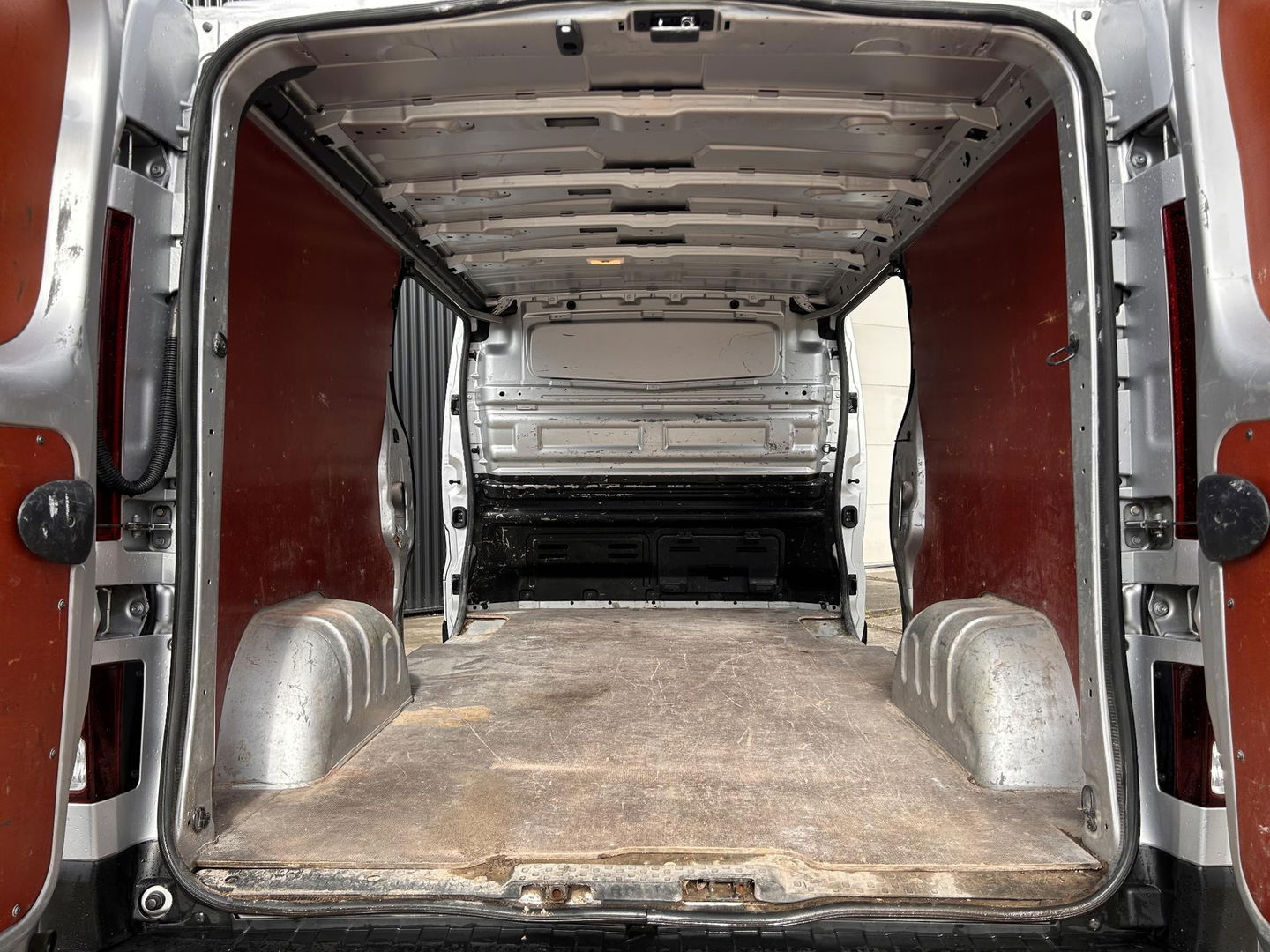 Renault Trafic 2.0 dCi 145PK L2H1 Luxe MARGE | LED | CUSTOM GELUIDSSYSTEEM | AUT | Dubbele schuifdeur