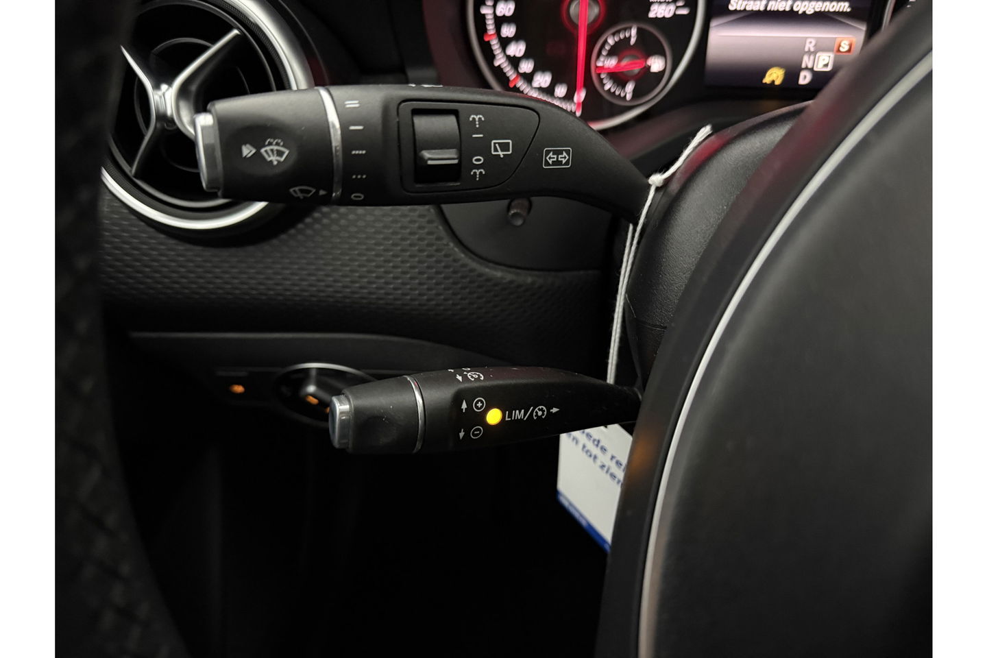 Mercedes-Benz A-Klasse Ambition Airco Cruise LED Navigatie PDC 16"LMV