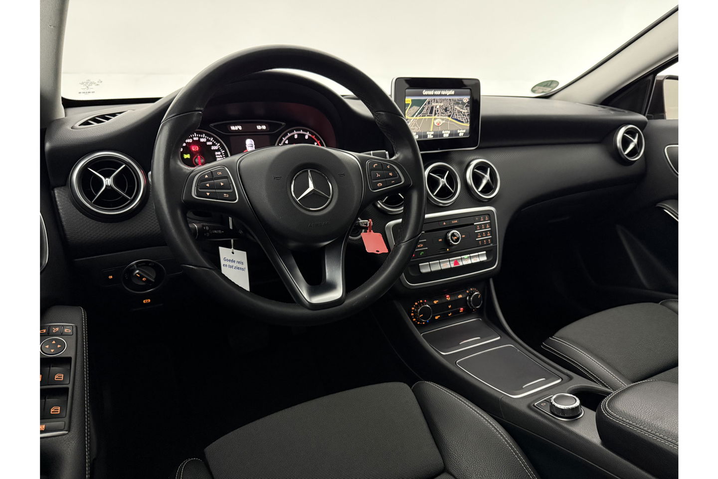 Mercedes-Benz A-Klasse Ambition Airco Cruise LED Navigatie PDC 16"LMV